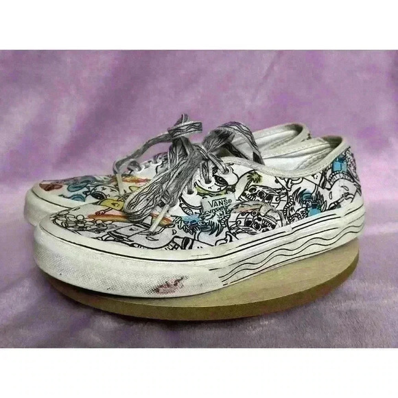 Vans Crayola "Off the Wall" Kids Size 2 Unisex Casual Sneaker B&W/Rainbow - Picture 5 of 8